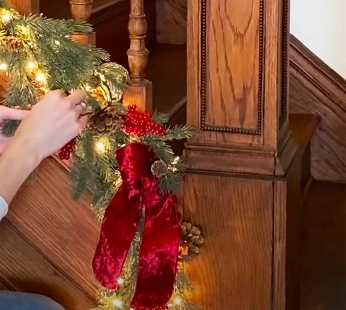 How To Decorate A Staircase For Christmas - Christmas Decorating
