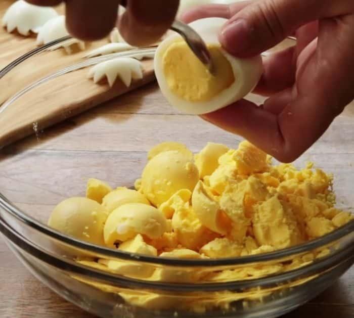 Easy Easter Chick Deviled Eggs Recipe