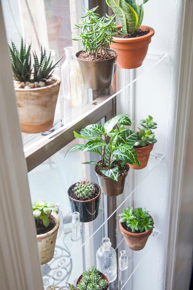 DIY Floating Window Shelves, quick to set up on a rainy afternoon and personality a plain space was missing