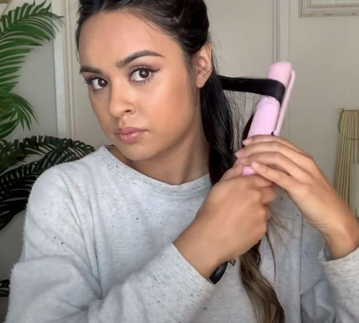 Flip Hair To Curl In A Flat Iron - Beauty Hacks