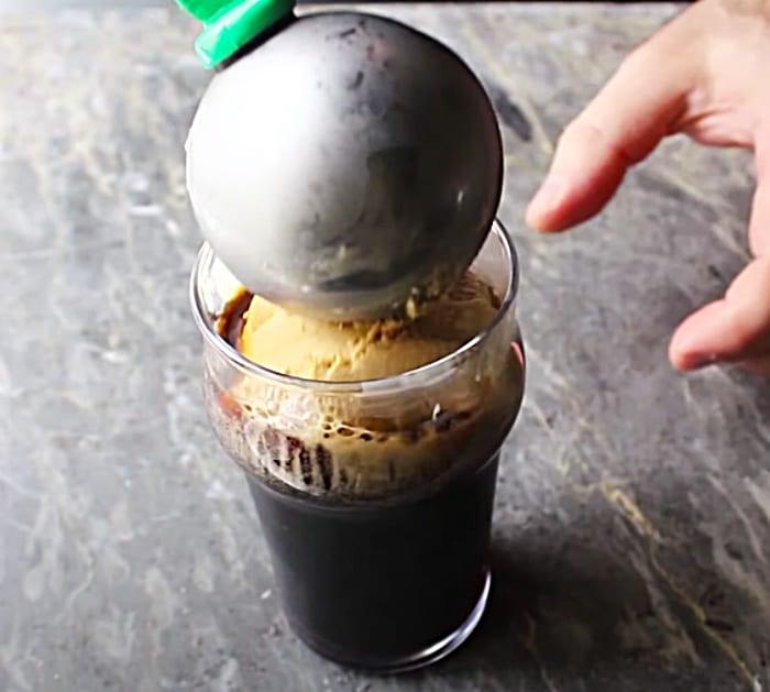 Use Coffee Ice Cream With Guinness Stout To Make A Float