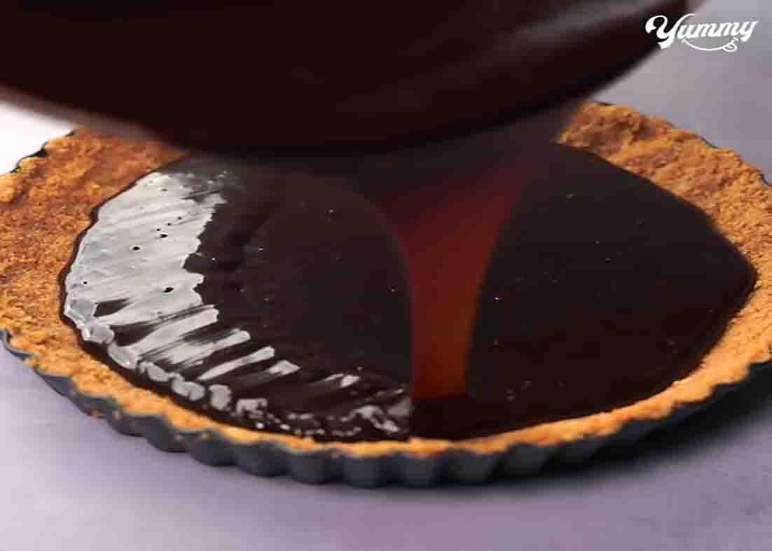 Pouring the chocolate mixture over the tart crust