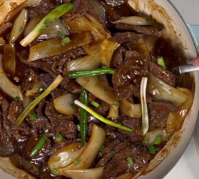 Easy Stir-Fried Beef and Onions Recipe
