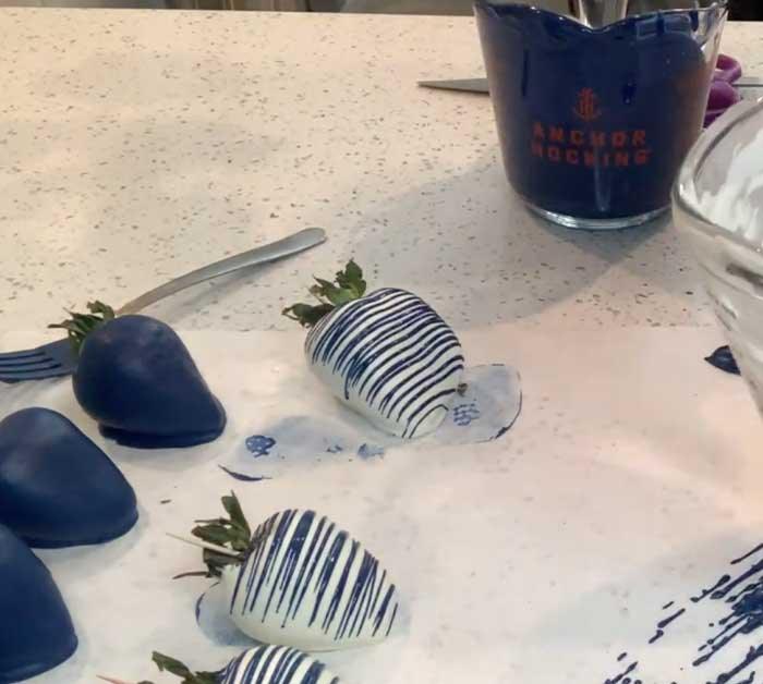 Decorate Chocolate Covered Berries - Father's Day