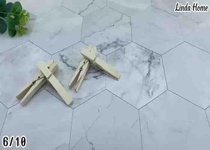 Turning the clothespins into a phone stand