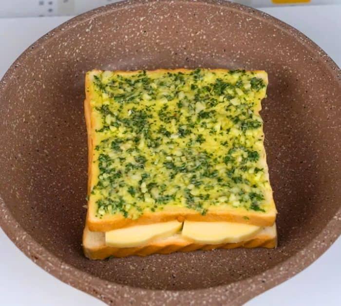 Easy Garlic Cheese Sandwich Recipe Instructions
