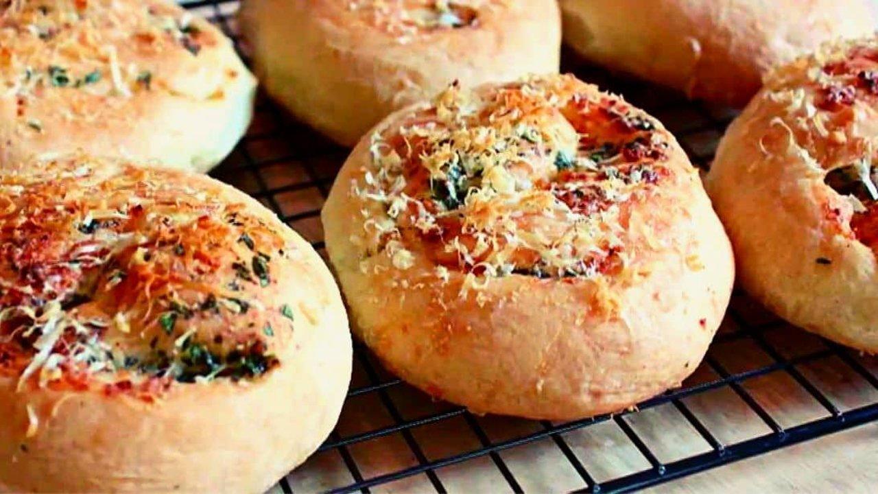 No-Knead Garlic Parmesan Dinner Rolls Recipe