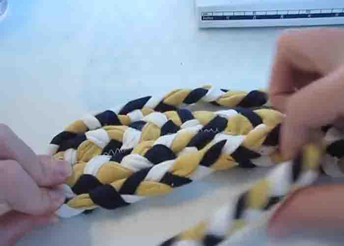 Shaping the braided t-shirt into a rug