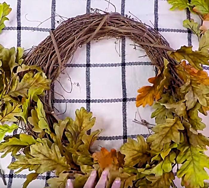 Learn To Make This Fall Wreath Decor For Your Front Door