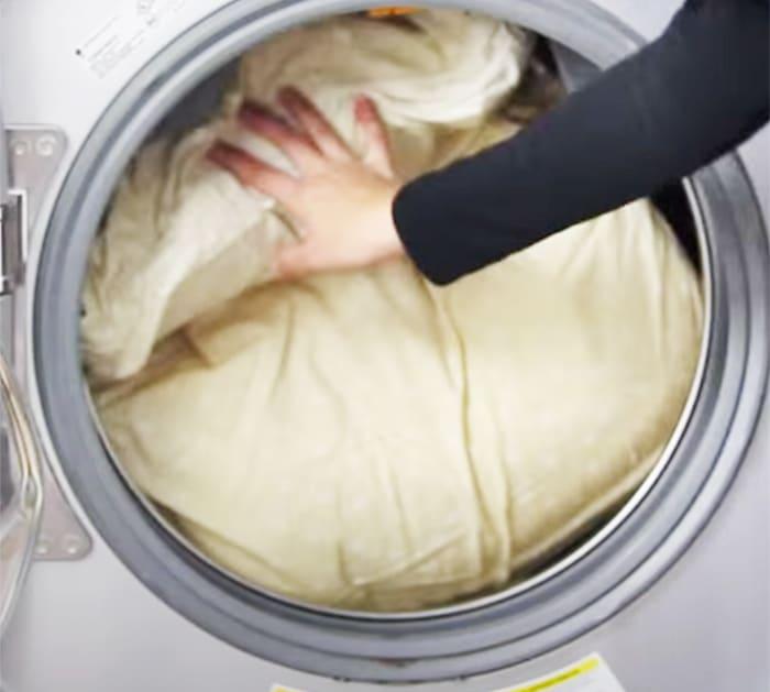 Easy Bedroom Cleaning - How To Wash Yellowed Pillows- DIY Cleaning Tips and Tricks