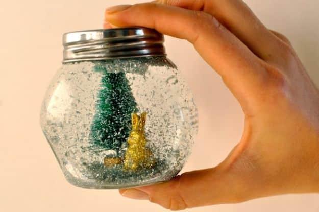 DIY Snow Globe Ideas -DIY Glitter Globe - Easy Ideas To Make Snow Globes With Kids - Mason Jar, Picture, Ornament, Waterless Christmas Crafts - Cheap DYI Holiday Gift Ideas