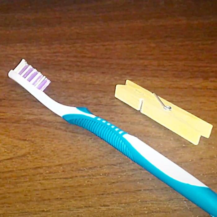 How To Make A Toothbrush Holder With A Clothespin - Clothespin Hacks - Easy Clothespin Ideas
