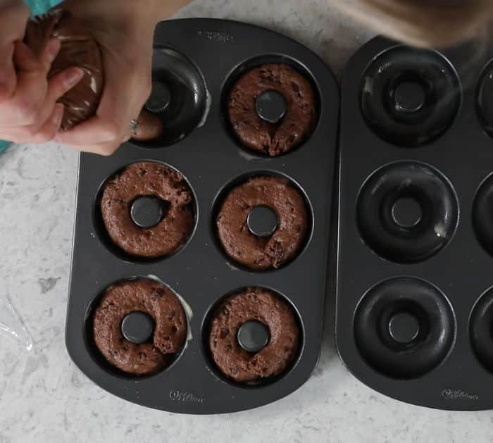 Easy Baked Chocolate Donuts Recipe