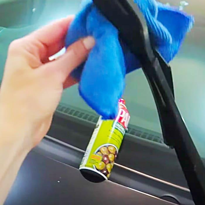 How To Restore Windshield Wiper Blades With Cooking Spray - Cooking Spray Hacks - How To Clean With Pam