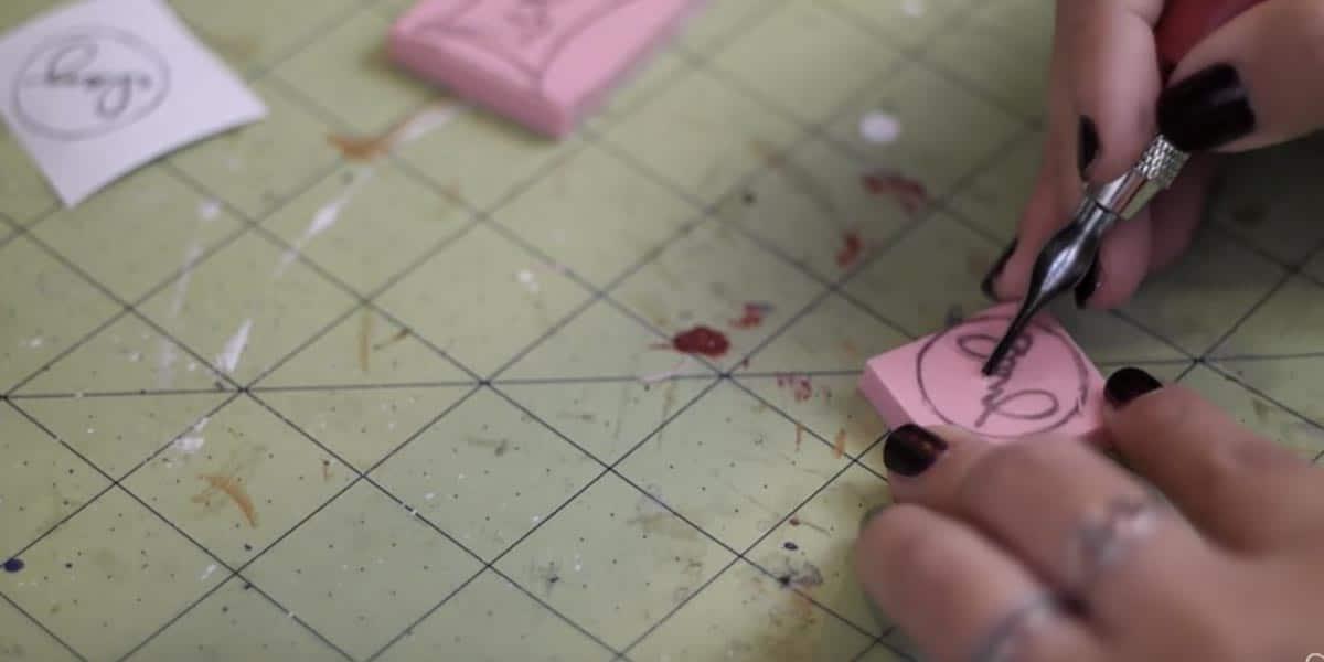 You Will Be Mad You Did Not Know About Her Clever Crafting Tip Years Ago!