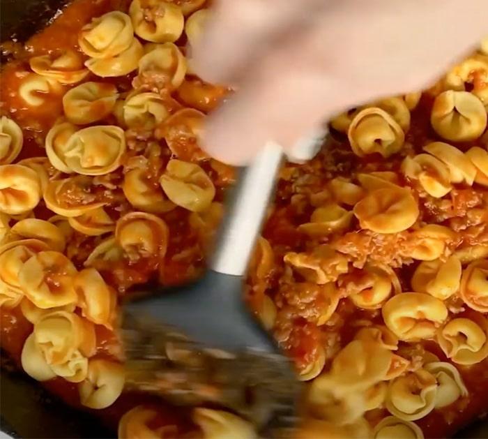 how to make 30 minute tortellini skillet lasagna