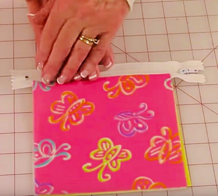 Learn To Sew a DIY Zipper Pouch