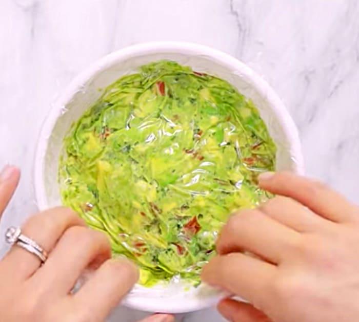 Learn to keep your avocado from browning oxidizing