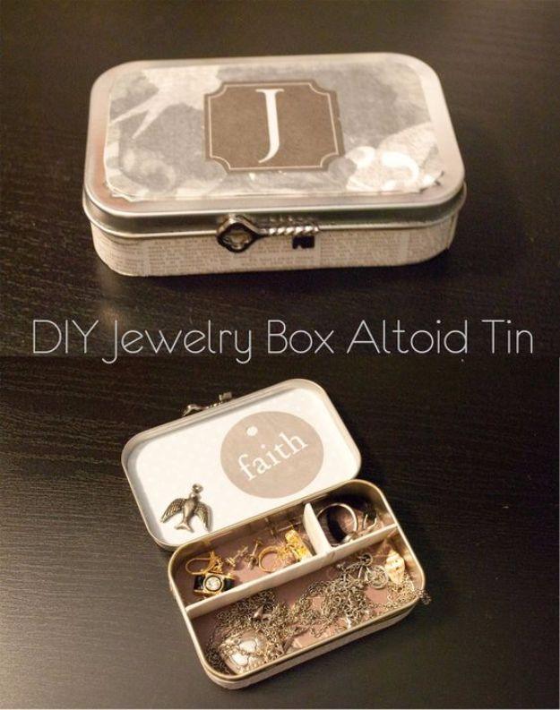 DIY Jewelry Box Altoid Can, a handmade storage accent, quick to set up on a rainy afternoon and a keepsake worth handing down