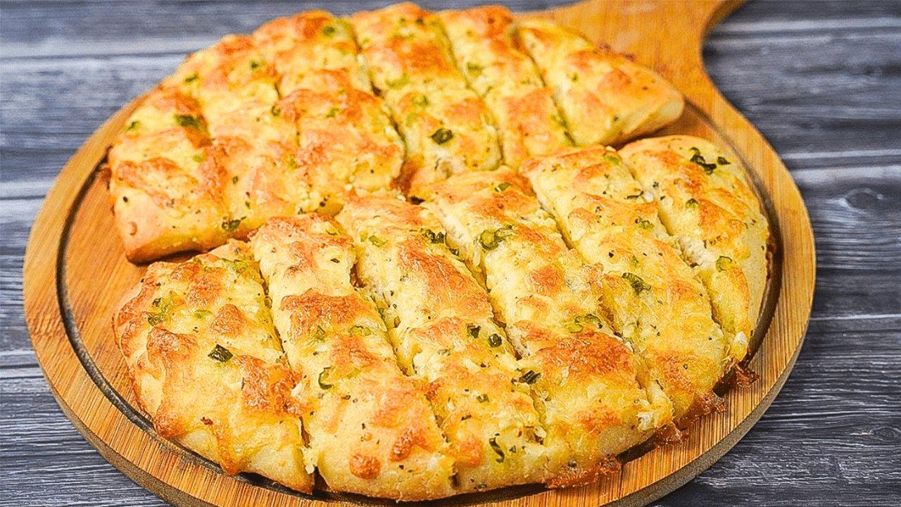 Easy Cheese-Stuffed Garlic Bread Recipe