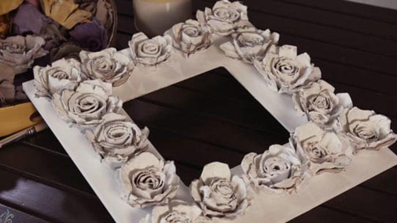 DIY Roses Frame (Made From Egg Carton!)
