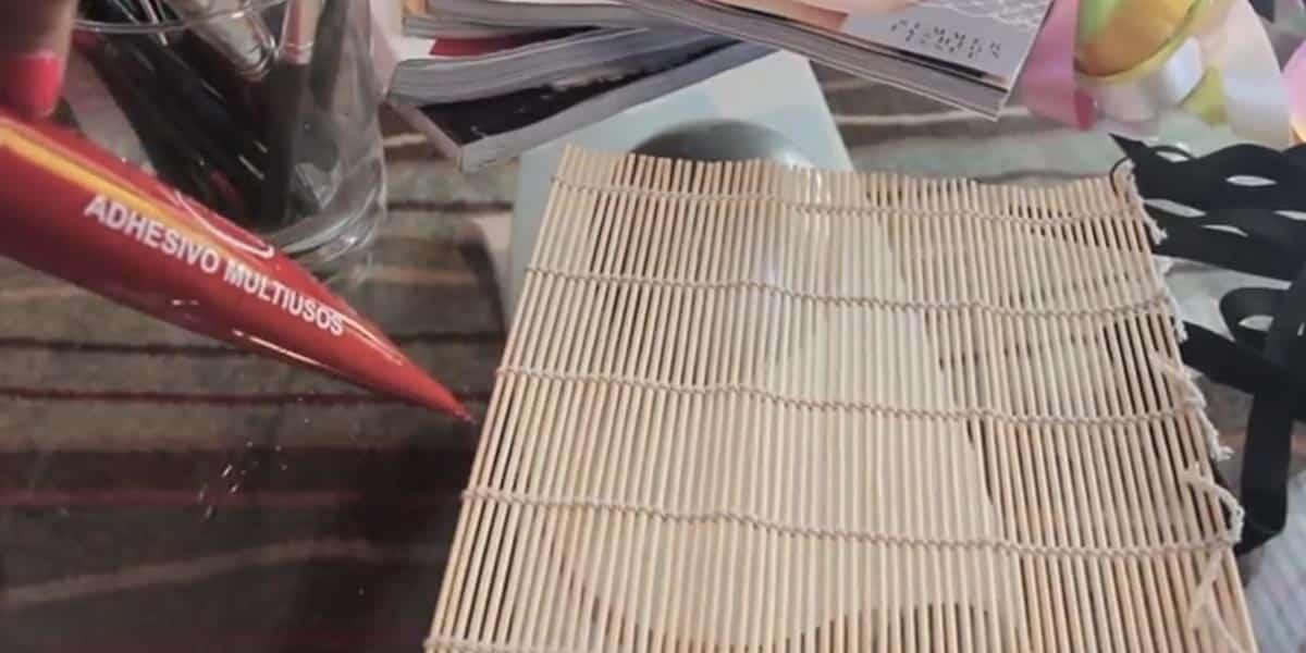 She Takes a Sushi Mat & Some Glue & Makes Something Every Gal Can Use!