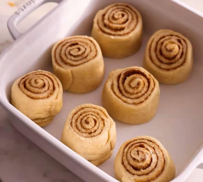 How to Make Dulce de Leche Flavored Cinnamon Rolls