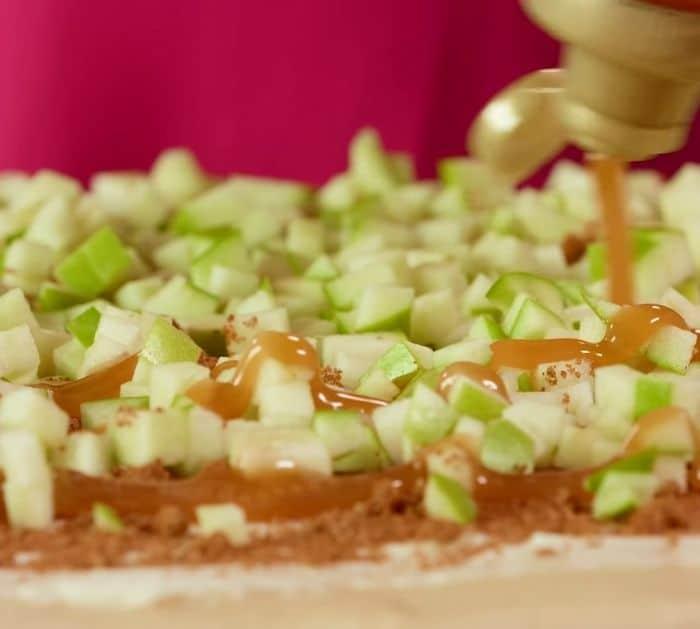 Easy Caramel Apple Cinnamon Rolls Recipe