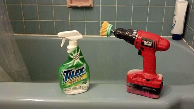 DIY Bathroom Cleaning Hack | Tub Scrubber Life Hack | DIY Projects & Crafts by Sueeye at