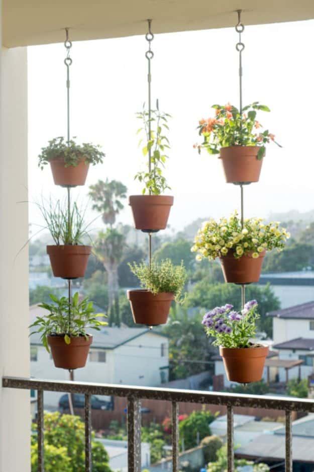 DIY Ideas for Clay Pots - Vertical Clay Pot Garden - Cute Gardening Projects Tutorials for Decorating Pots - Pretty Rustic and Farmhouse Planters for Cheap Home Decor