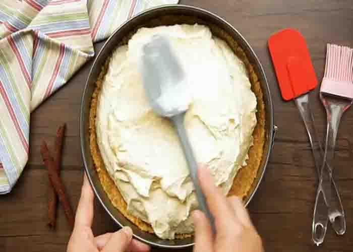 Assembling the pumpkin cheesecake