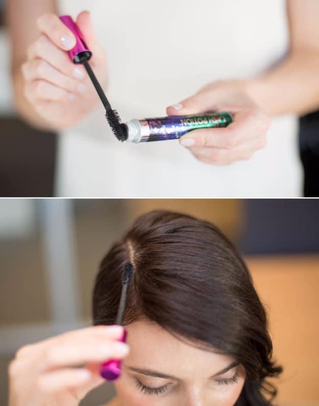 Apply Mascara On Your Roots To Conceal Regrowth Or Grays, a quick self-care trick, easy to redo the next time it is needed
