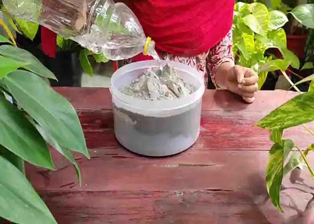 Mixing the cement for the DIY plant stand
