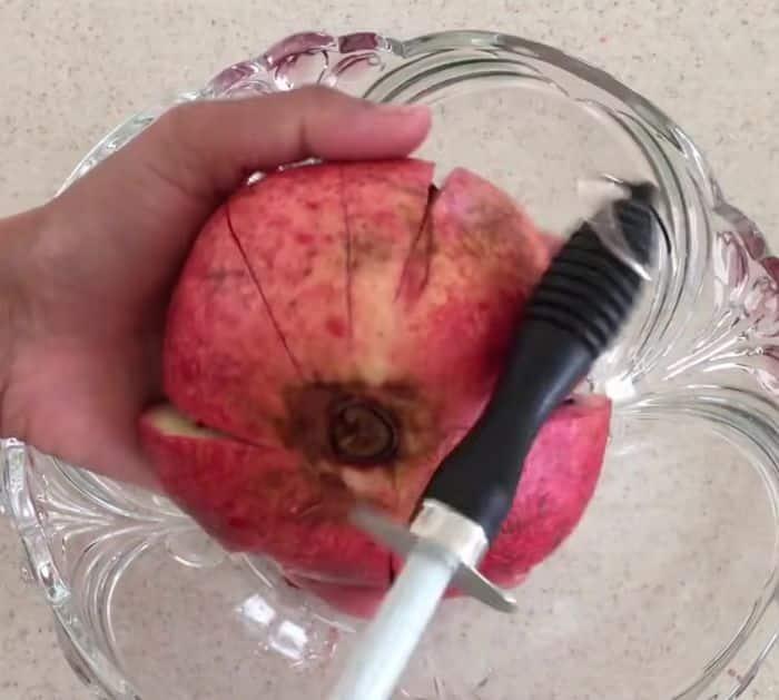 Easy And Fast Way To Deseed A Pomegranate