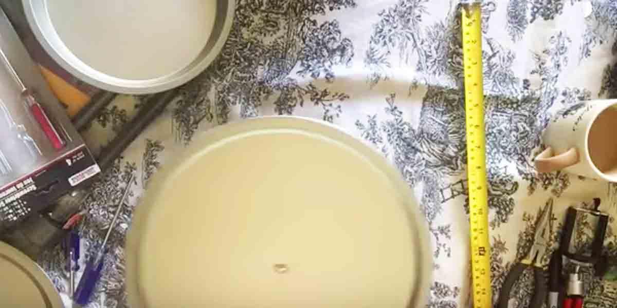 When You See The Clever DIY She Does With A Pie And Pizza Pan You’ll Have To Do This!