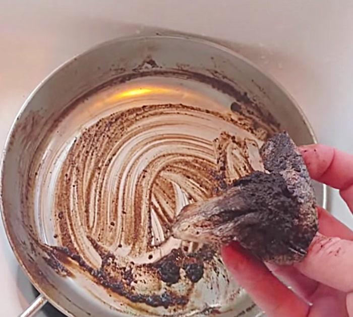 Clean a grungy skillet or casserole with dryer sheets