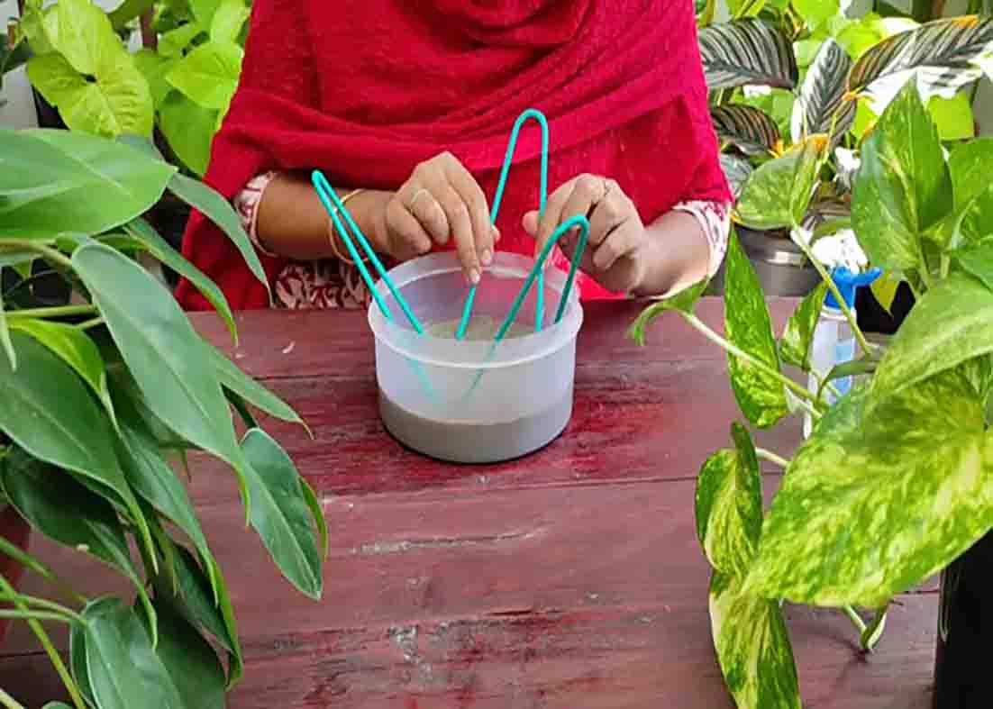 Putting the hanger on the cement to assemble the DIY plant stand