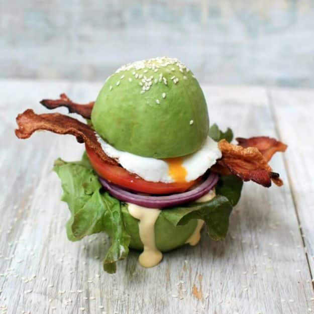 Keto Snacks - Keto Breakfast Burger Recipe with Avocado Buns – Keto Friendly - Keto Snack Recipes and Easy Low Carb Foods for the Ketogenic Diet On the Go #keto #ketodiet #ketoreci