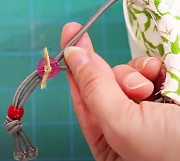 Use Beads To Adjust The Earpeices On A Fitted Face Mask