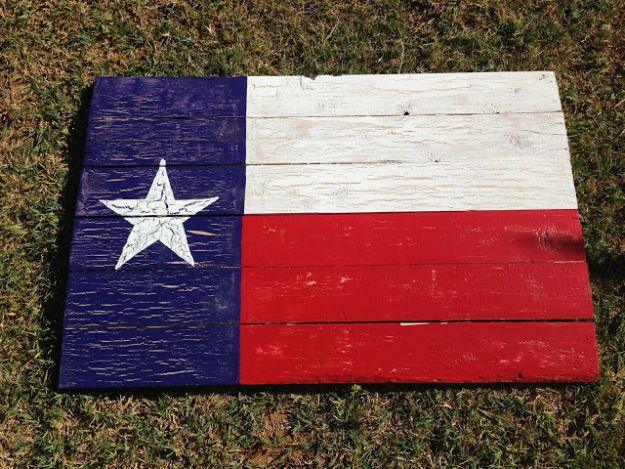 Texas Flag DIY Reclaimed Wood, simple enough for a first attempt at the technique and a centerpiece that gets noticed first