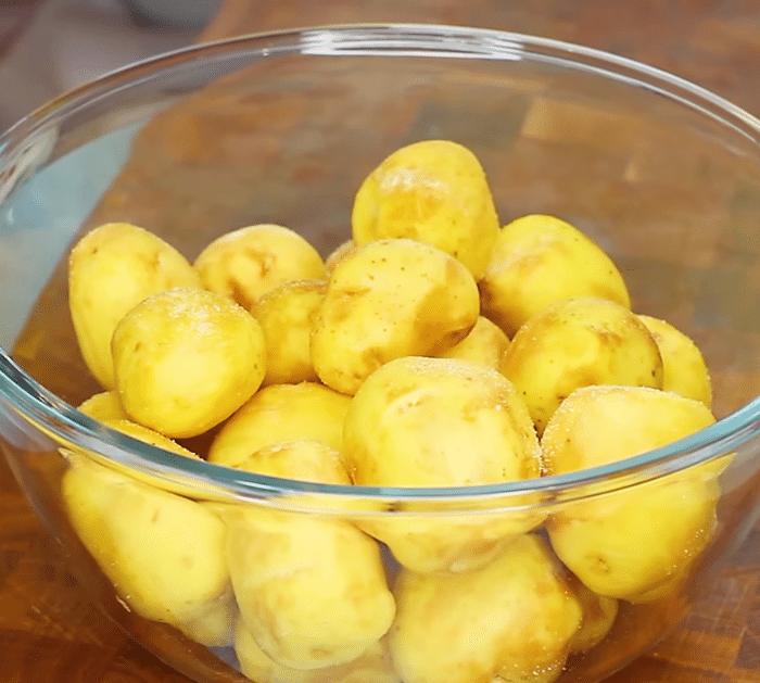 Ingredients for Garlic Butter Potatoes