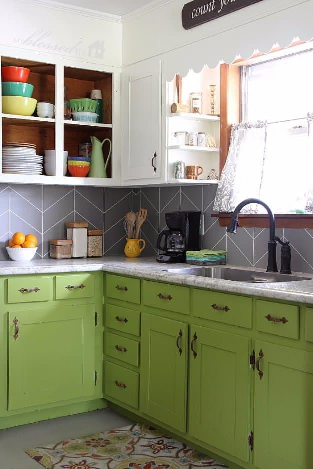 DIY Herringbone Tile Backsplash, a creative kitchen decor idea worth making this weekend and an idea worth saving for later