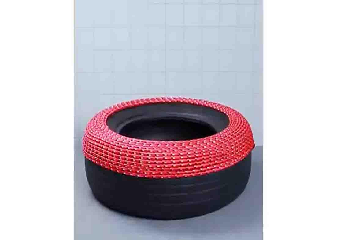 Wrapping the tire with rope to make it into an outdoor seating
