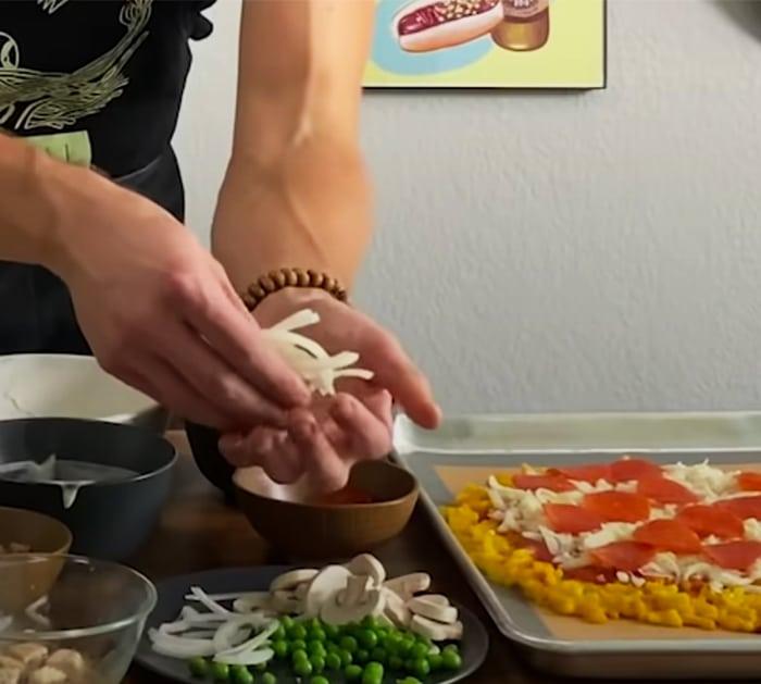 How To Make Mac And Cheese Pizza | Homemade Recipes
