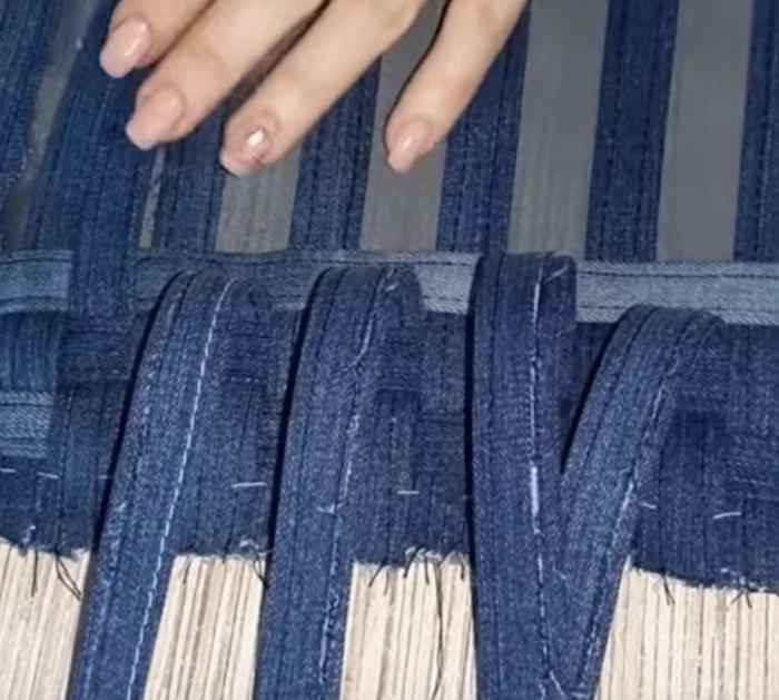 How to make a woven denim bag out of recycled jeans