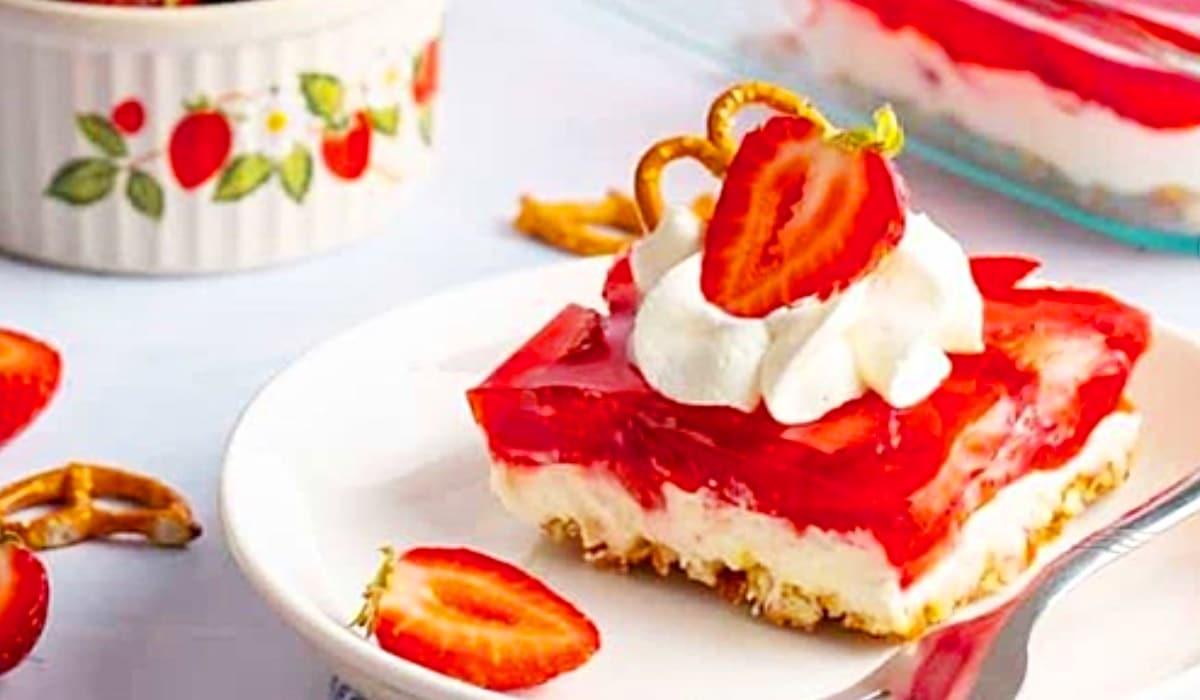 Strawberry Pretzel Salad Recipe