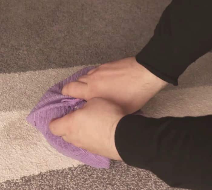 How to Clean Carpet Stain with Pot Lid