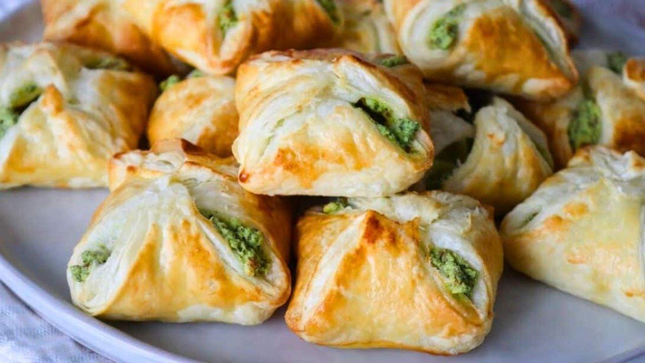 Spinach Cheese Puff Pastry Pockets