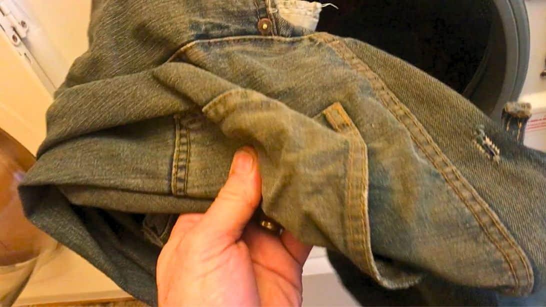 How to Wash Greasy Clothes Easily