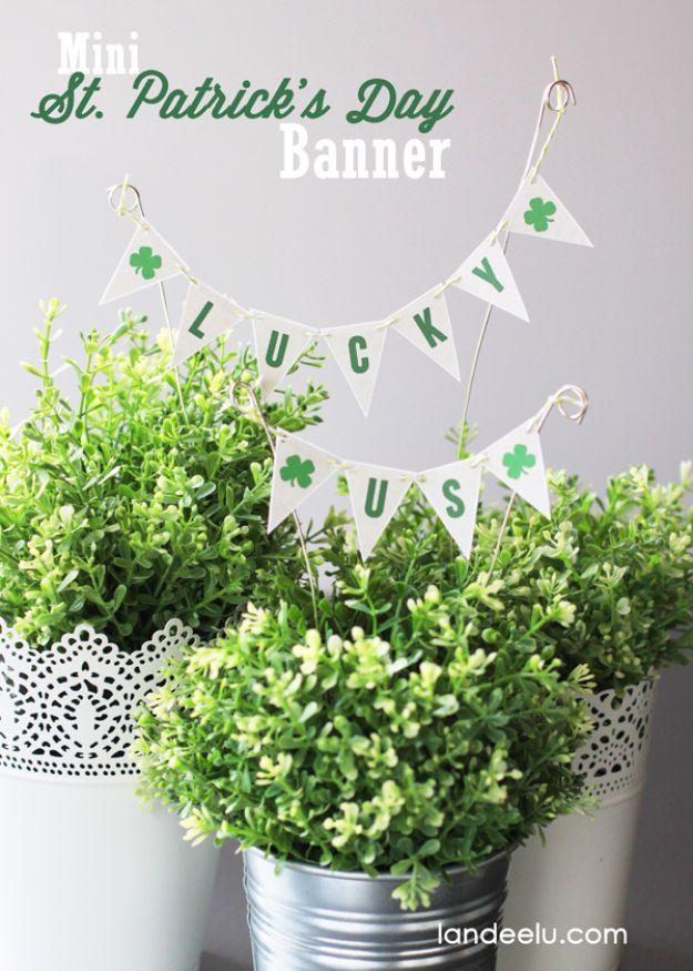 St Patricks Day Decor Ideas - Mini St. Patrick's Banner - DIY St. Patrick's Day Party Decorations and Home Decor Crafts - Projects for Walls, Hanging Banners, Wreaths, Tabletop Cen